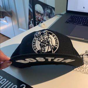 Mitchell & Ness Boston Celtics Flat Hat